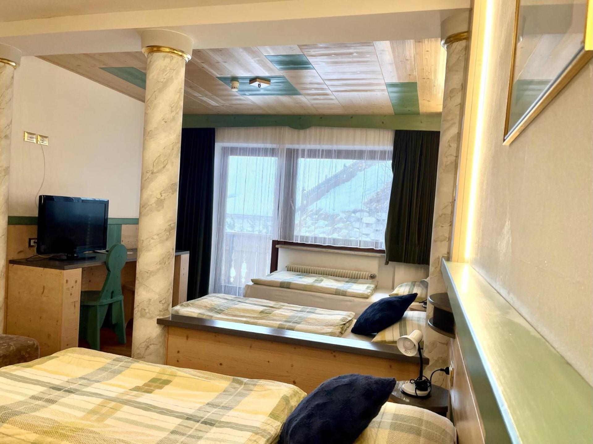Dolomites Base Camp Hotel Olympia Arabba Ruang foto
